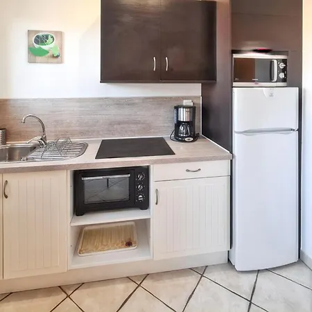 A Avec Barbecue - 22 M² Apartment Hyeres